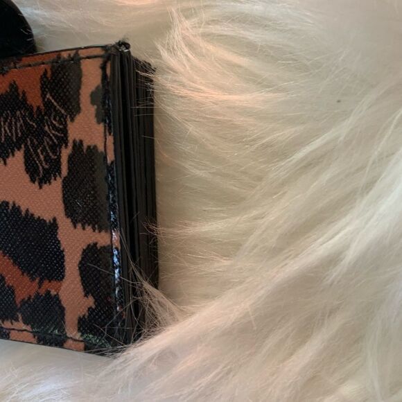 Victoria’s Secret Passport & Five Slot Credit Card Holder - Picture 7 of 9